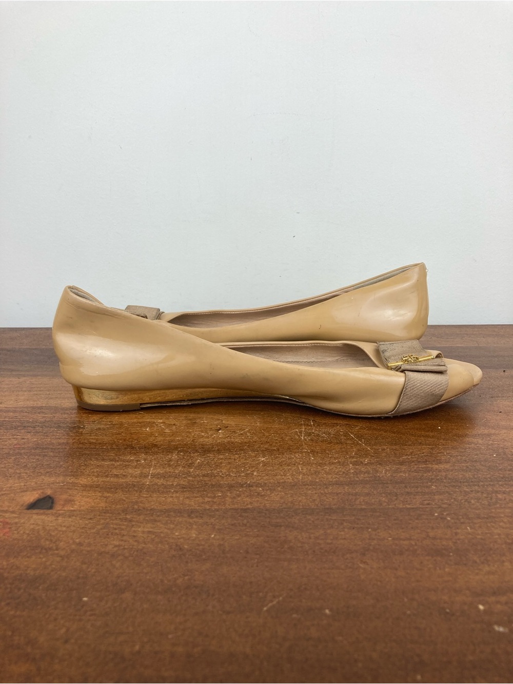 Tory Burch Trudy Open Toe Flats Patent Peep Toe Bow Gold Beige Women’s Size 11M. - Picture 8 of 15